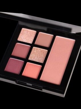 What’s Up Flirtique Face Palette